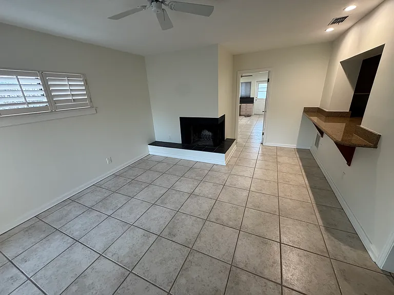341 Kings Way — Photo 11