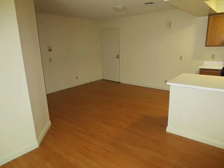 10611 Moorpark St — Photo 9