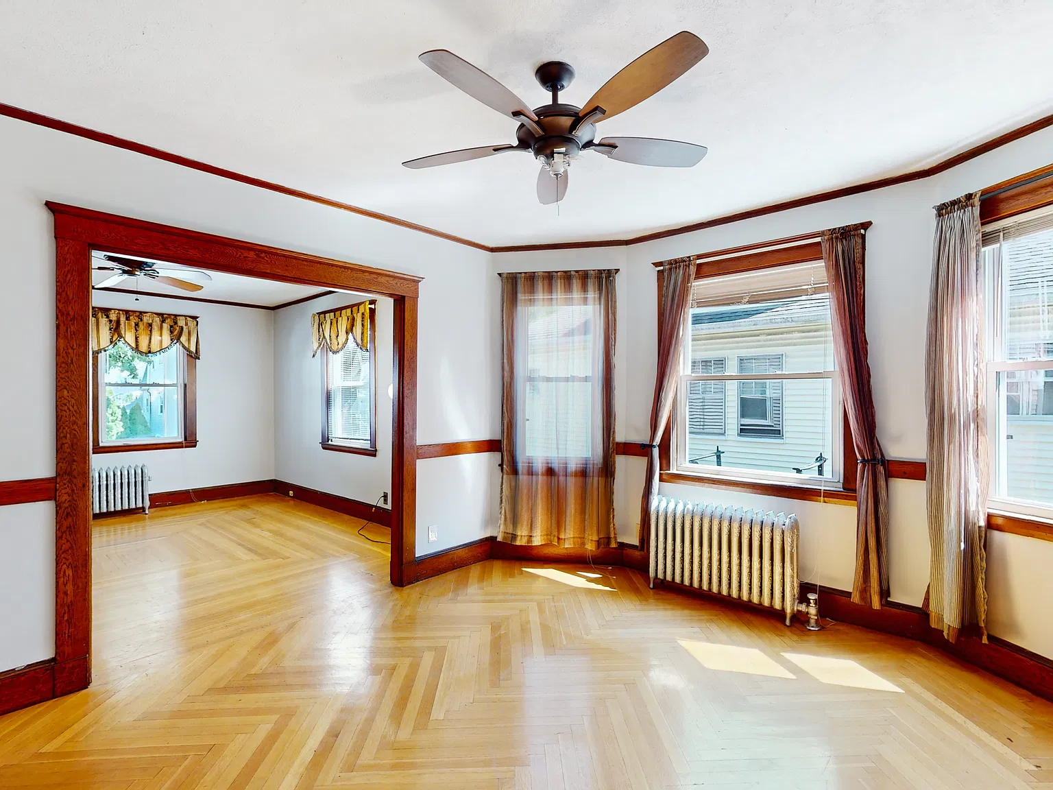 4 bed, 1911 sqft, $4,100 — Photo 3