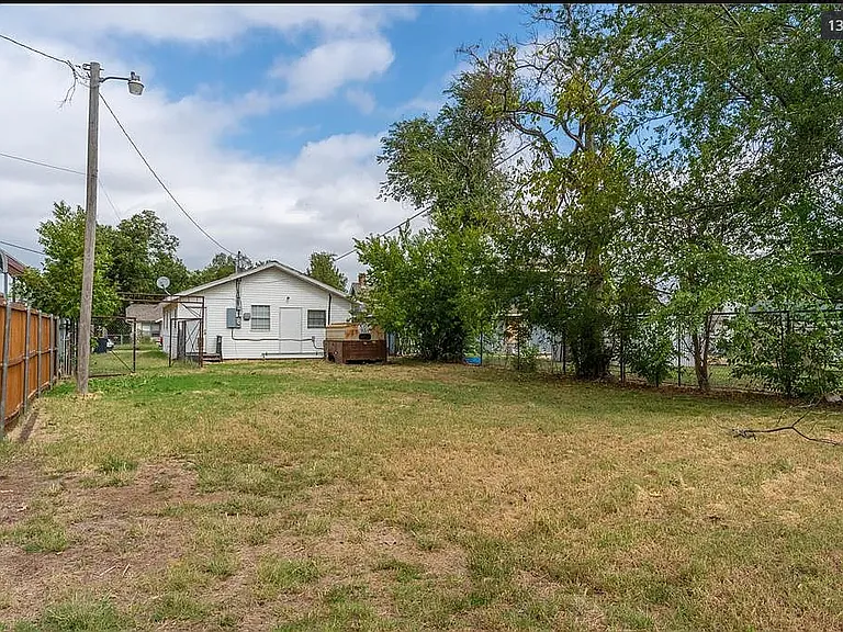 820 SW 31st St — Photo 12
