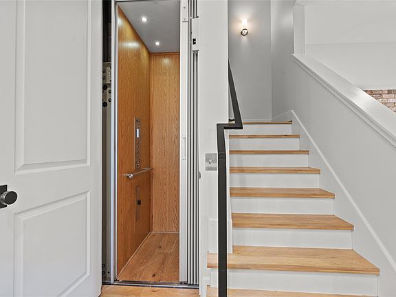 4th image of 2505 Dorrington Blvd E