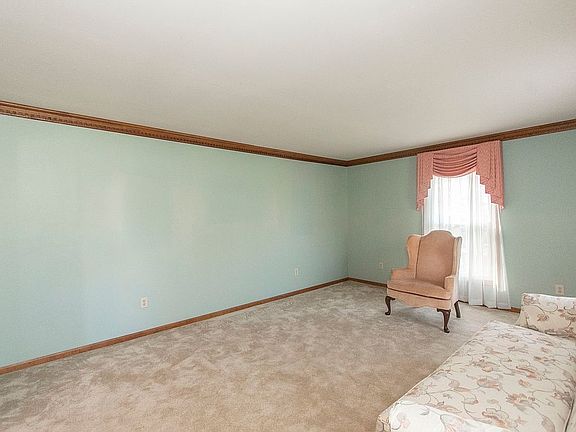4th image of 40 Diamond Ave