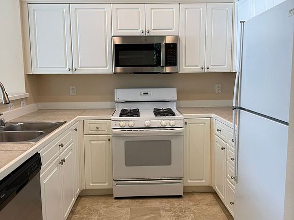 4th image of 23979 SE 7th Ln