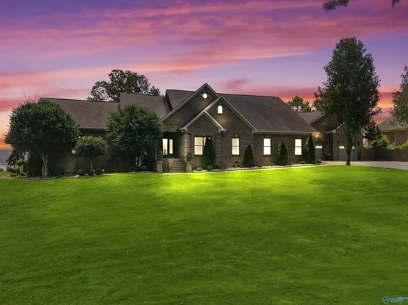 273 Edmonds Dr, Grant, AL 35747