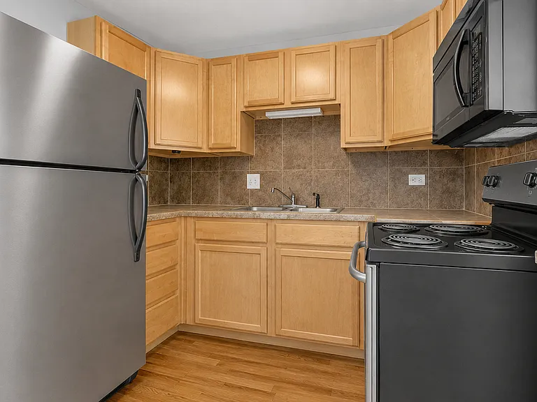 21 N Washington St — Photo 7