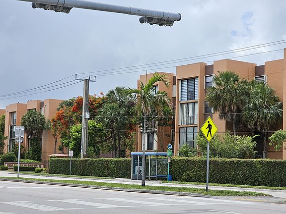 3rd image of 9440 W Flagler St APT 108