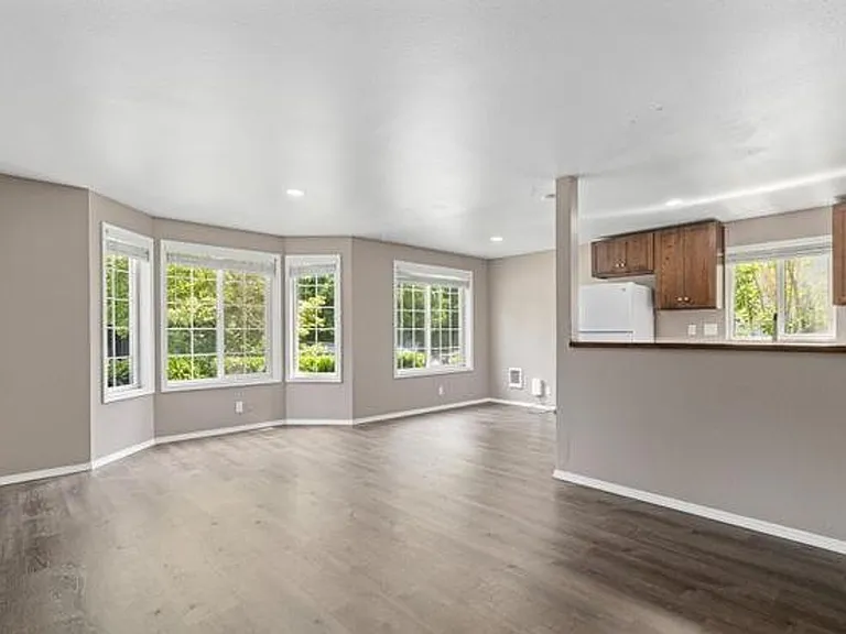 Madison St Duplex — Photo 2