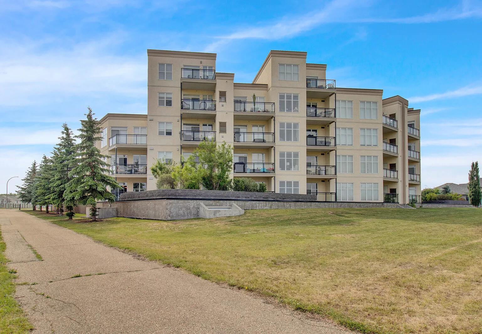 2 Bed 2 Bath Fully Furnished Executive Suite! — Photo 3