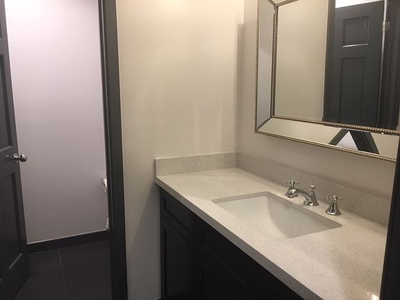 Private bath for Suite C