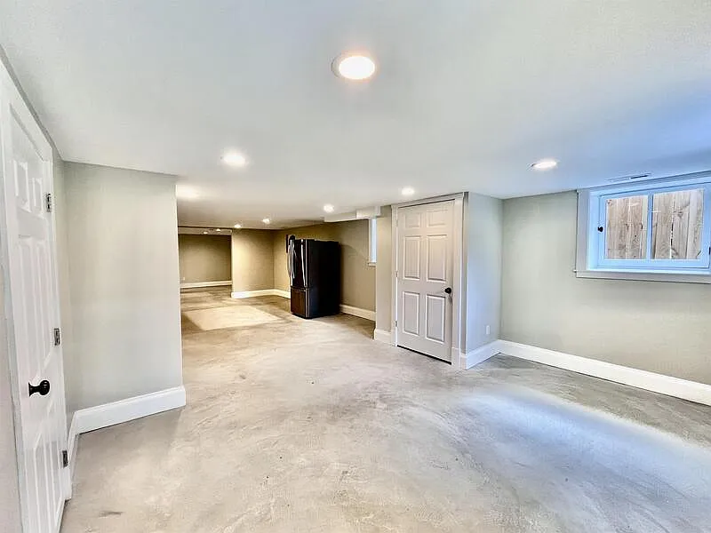 1 bed, 1.0 bath, $895 — Photo 2
