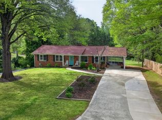 512 Croydon Ln, Winston Salem, NC 27107
