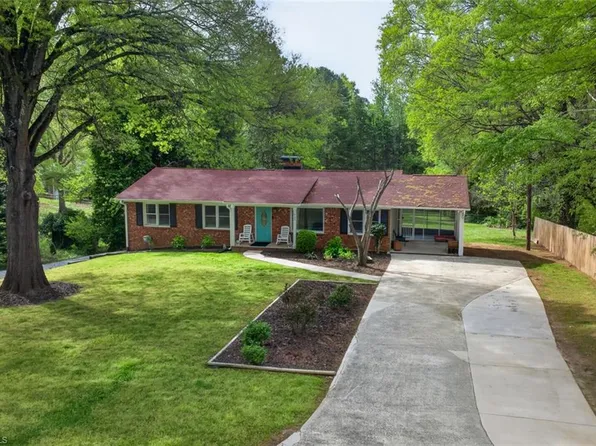 512 Croydon Ln, Winston Salem, NC 27107