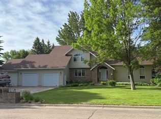 1606 3rd St SE, Devils Lake, ND 58301
