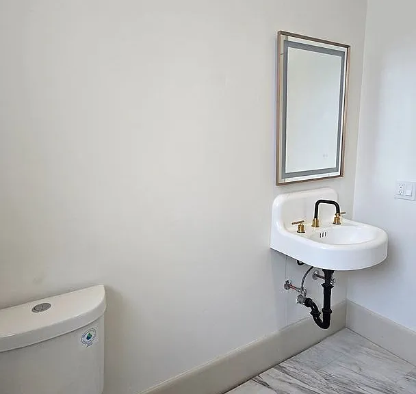 500 B St — Photo 34