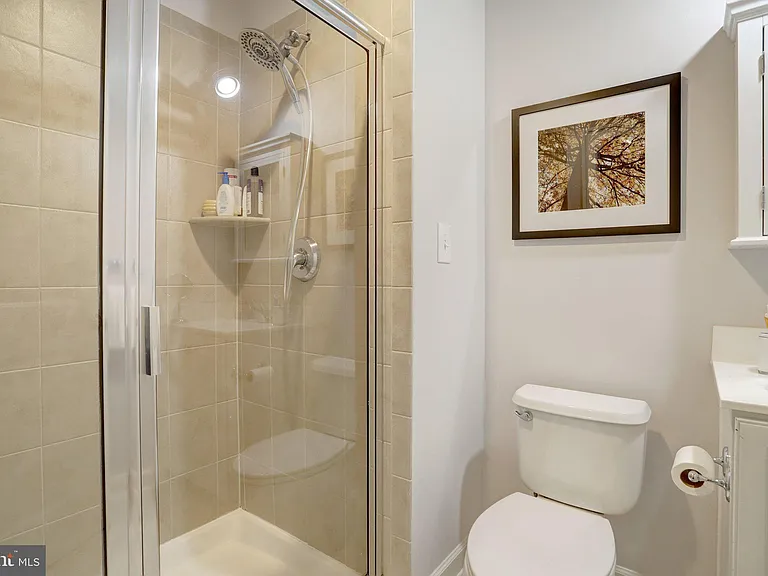422 Pendleton St — Photo 45