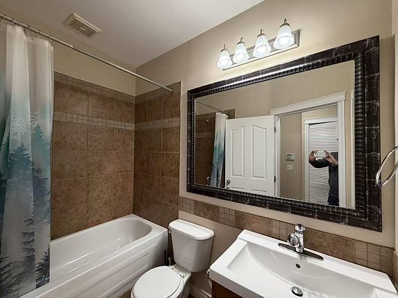 2nd image of 10460 Slatford St #Basement