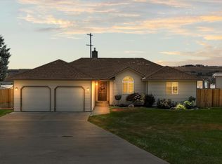 157 Travis Ln, Kennewick, WA 99338