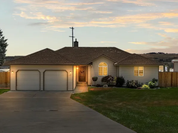 157 Travis Ln, Kennewick, WA 99338
