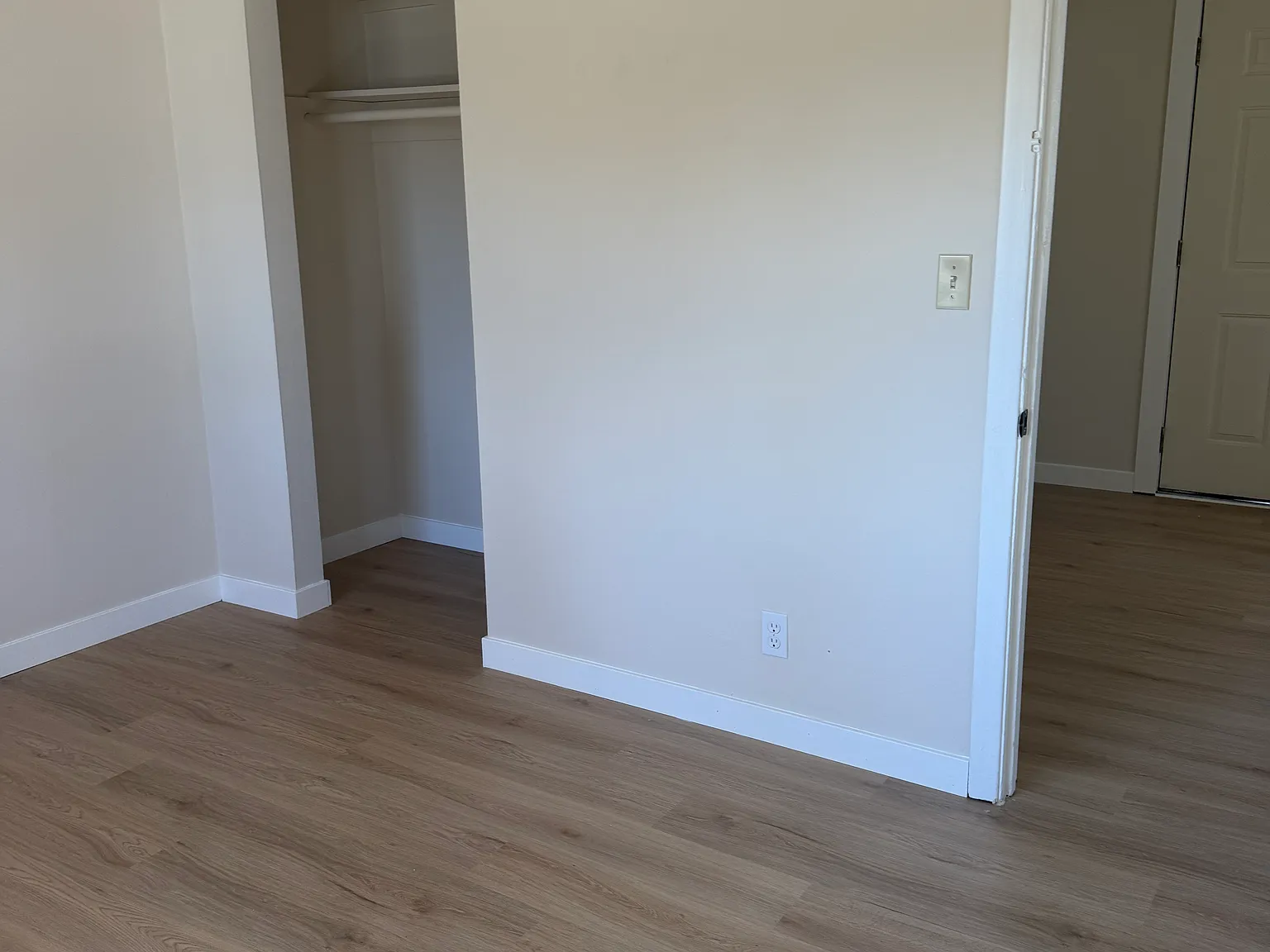 1 bed, 800 sqft, $1,270 — Photo 2