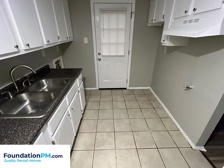 1129 Catalina Rd — Photo 8