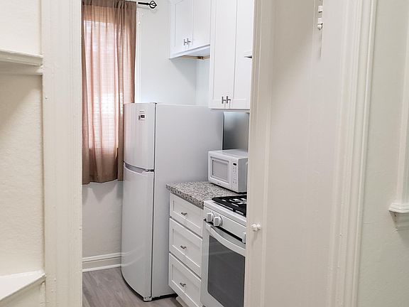 5th image of 1116 Douglas Ave APT 3
