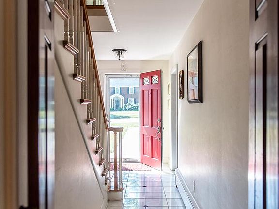 4th image of 371 Elm Ave