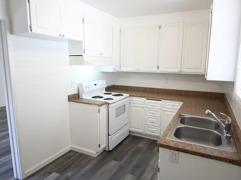 8 Holcomb Ct #A — Photo 5