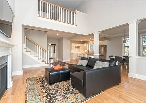 1st image of 20 Woodmere Dr #10