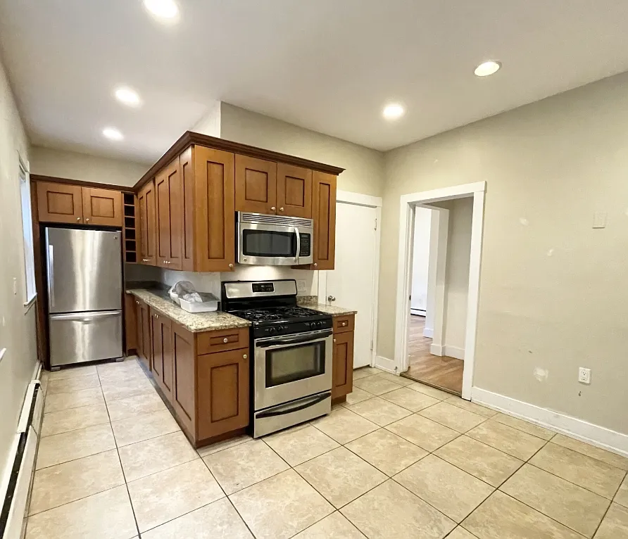 Building Photo - 72 Calumet St #2A