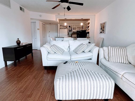 4th image of 259 S CYPRESS Road #542