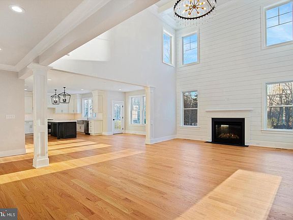 3rd image of 825 C Morris Rd