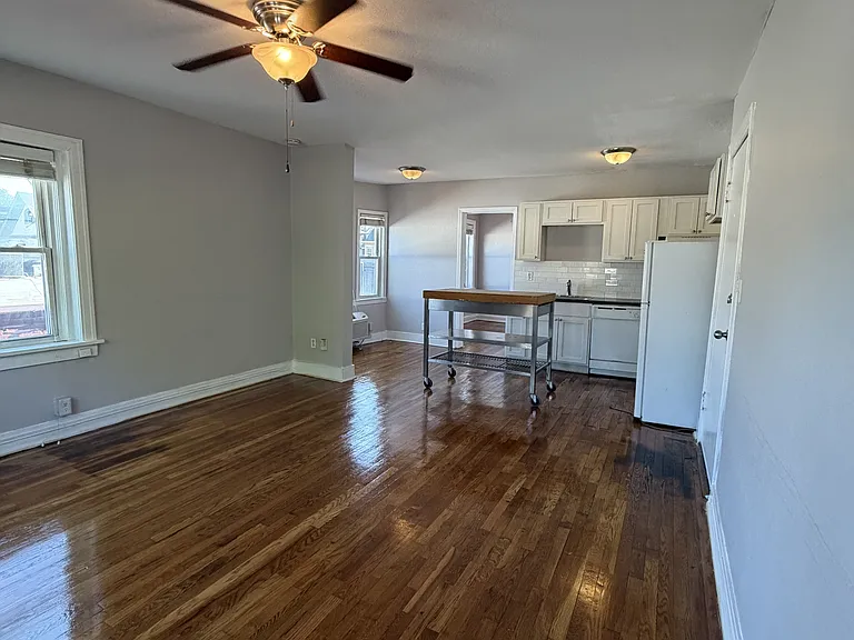 3713 Summit St #201 — Photo 1