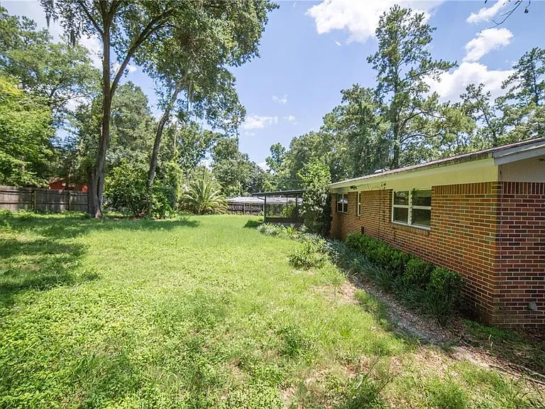 1009 NW 39th Dr — Photo 22