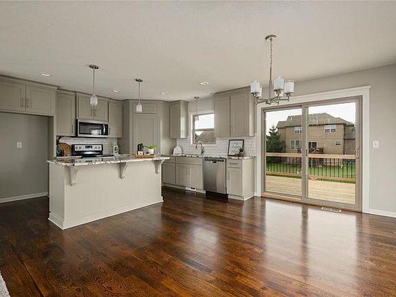 2nd image of 1301 NW Hickorywood Ct