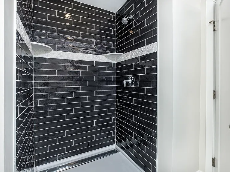 450 American Legion Hwy #304 — Photo 9