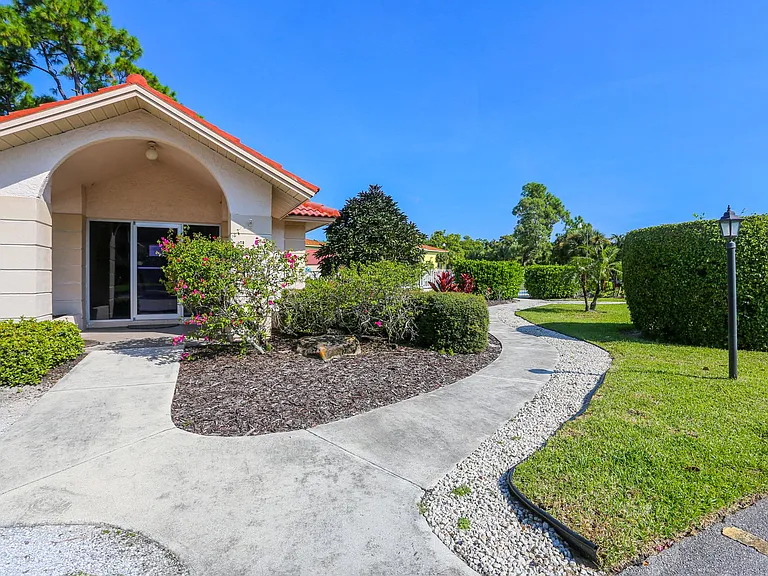 1075 Foxfire Ln #207 — Photo 33