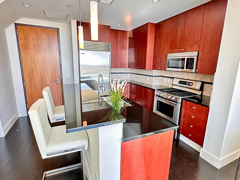 610 E Market St #3213 — Photo 6