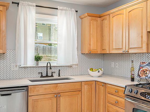 4th image of 812 Montacres Ln