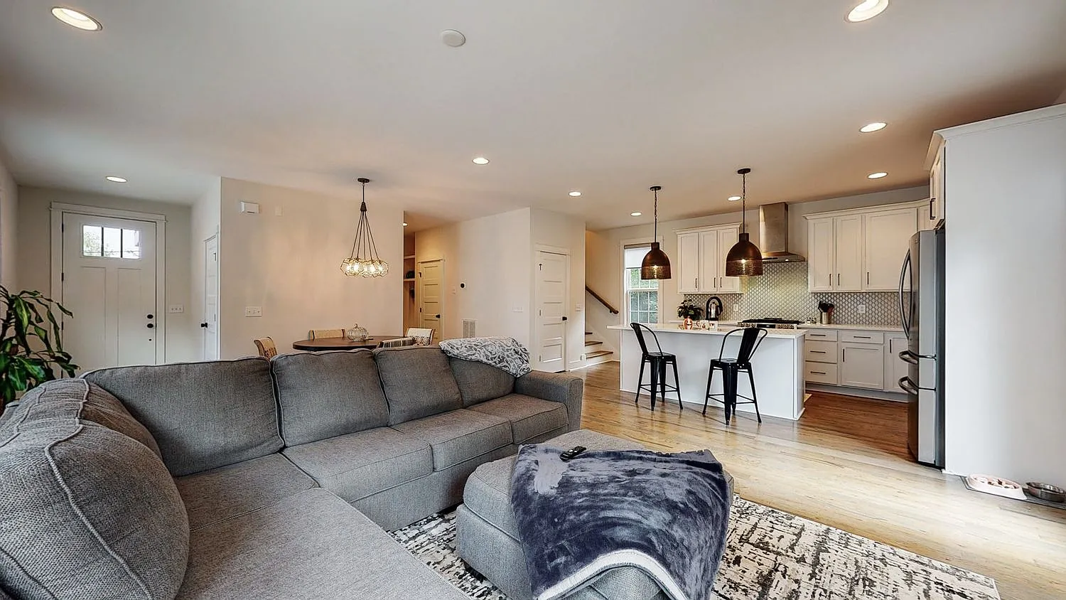 4 bed, 3.5 bath, 2261 sqft, $3,800 — Photo 1