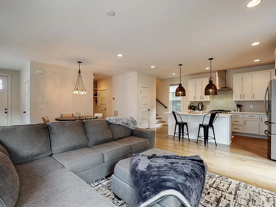 6119A Neighborly Ave