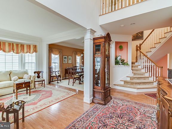 3rd image of 1009 Raymond Ct