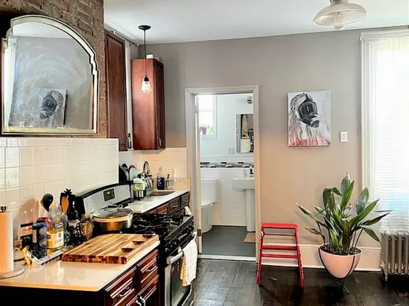 685 Lorimer Street image 12 of 13