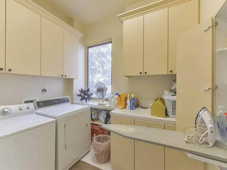 2712 Ferndale St — Photo 37