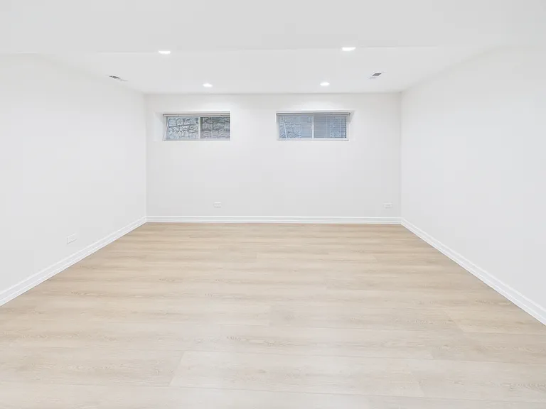 2421 W Lexington St #G — Photo 10