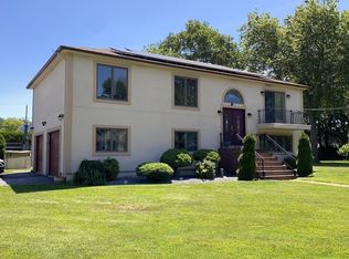 137 Ridgecrest Rd, Fall River, MA 02720