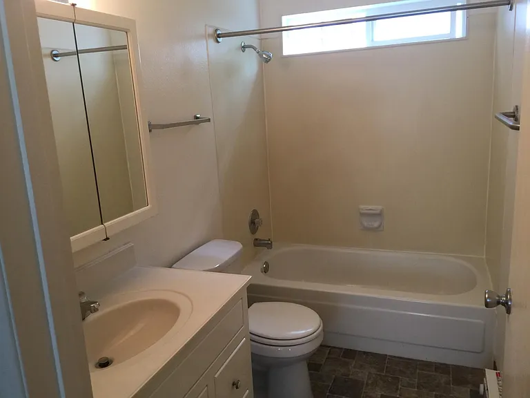 921 SE Klemgard St #C1 — Photo 8