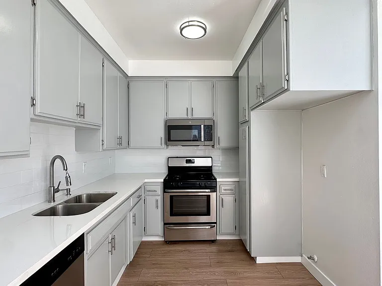 9939 Topanga Canyon Blvd — Photo 54