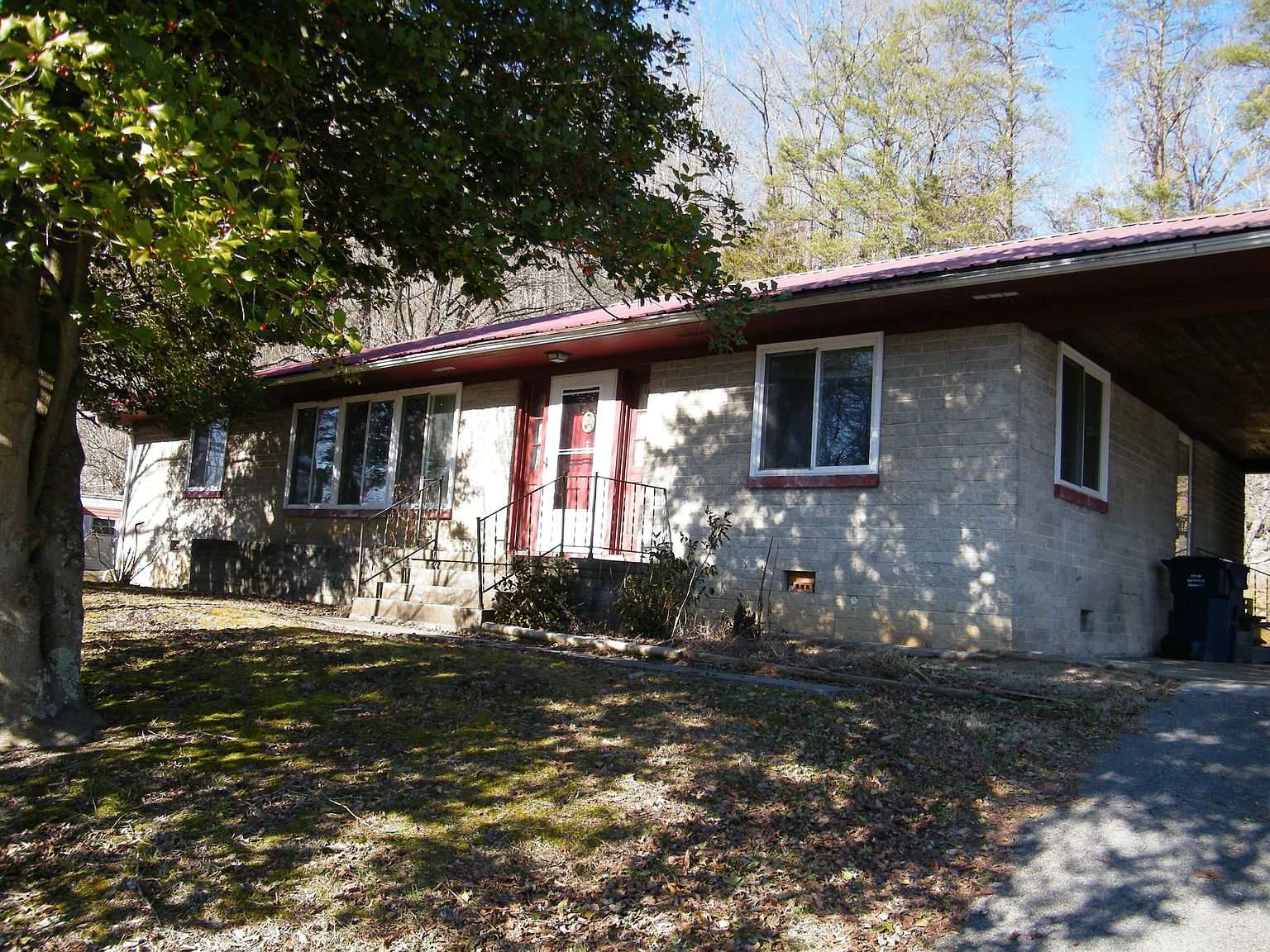 58 Railroad St, Beattyville, KY 41311 MLS 23000596 Zillow