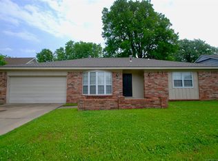 9711 E 29th St, Tulsa, OK 74129