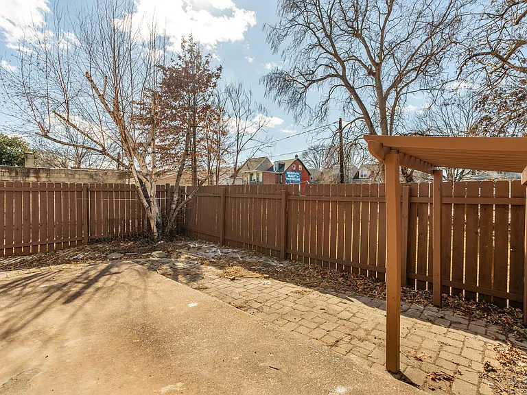 315 Kelker St — Photo 11
